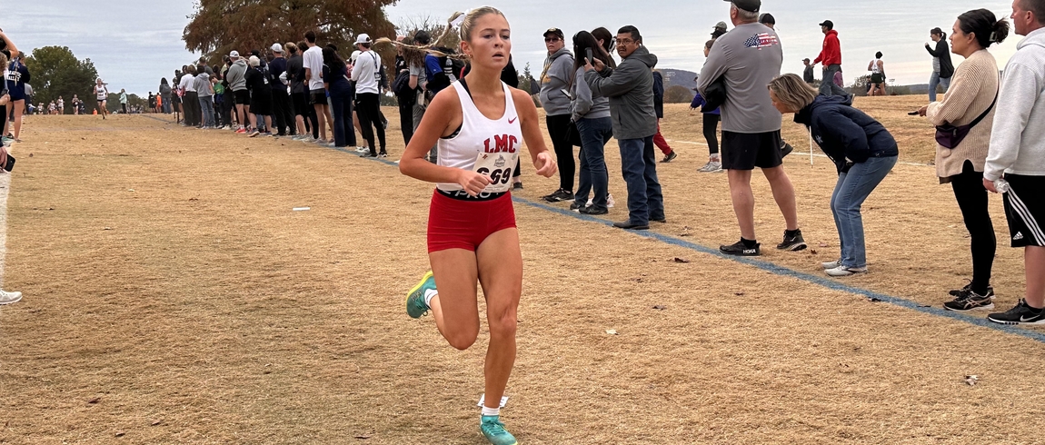 Runner Olivia Ippel running to the finish line