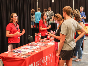 Students talking with LMC Admissions 